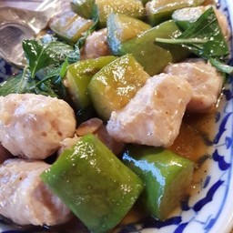 มะเขือยาวผัดหมูเด้ง