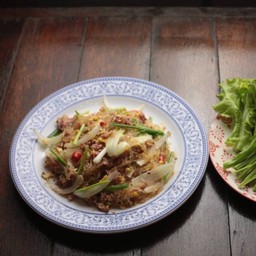 แหนมผัดไข่วุ้นเส้น