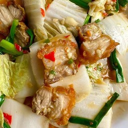 ผักกาดขาวหมูกรอบราดข้าว