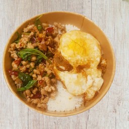 ข้าวกะเพราหมูสับ & ไข่ดาว