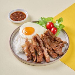 ข้าวหมูย่างจิ้มแจ่ว ไข่ดาว