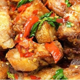 ผัดกะเพราหมูกรอบ