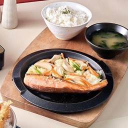 กระทะร้อน แซลมอนเทอริยากิ