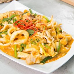 ปลาหมึกผัดไข่เค็ม