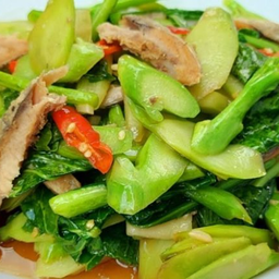 ผัดคะน้าปลาเค็ม (ปลากุเลา)