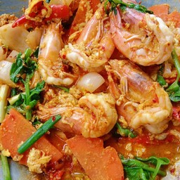 กุ้งผัดผงกะหรี่เป็นกับข้าว