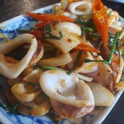 ปลาหมึกผัดพริกเผา