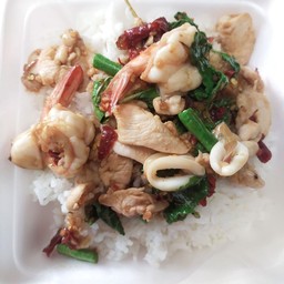 ข้าวกะเพราทะเลรวม