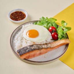 ข้าวแซลมอนจิ้มแจ่ว ไข่ดาว