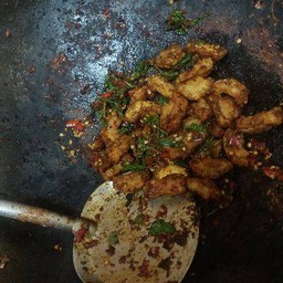 ข้าวกะเพรากากหมู