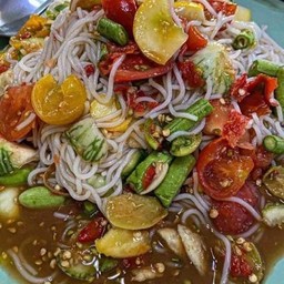 ตำขนมจีนใส่ปลาร้า