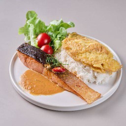 ข้าวฉู่ฉี่แซลมอลไข่เจียว