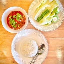 ชุดข้าวสวยน้ำพริกอ่อง+ผักสด+แคบหมู(s)