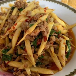 กระเพราหมูสับหน่อไม้เป็นกับข้าว