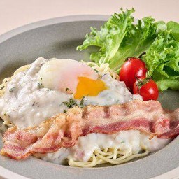 Spaghetti Carbonara With Bacon