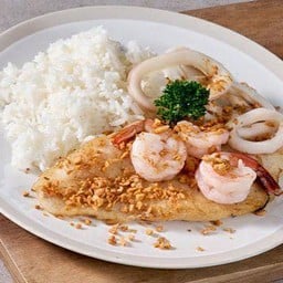 ข้าวกระเทียมรวมมิตรซีฟู้ด