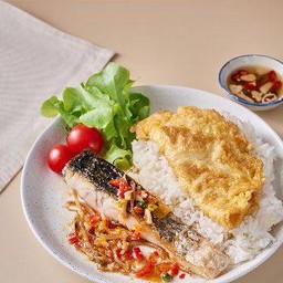 ข้าวปลากะพงผัดฉ่า ไข่เจียว
