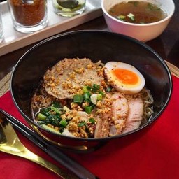 บะหมี่เกี้ยวต้มยำไข่ยางมะตูม -LM