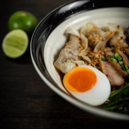 เกี้ยวหมูน้ำต้มยำไข่ยางมะตูม_LM