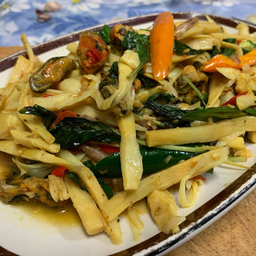 หอยแมลงภู่ผัดหน่อไม้สด