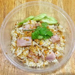 ข้าวผัดเบคอนกระเทียม