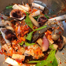 ยำรวมมิตรปลาร้าทะเลไหลบัว