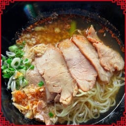 บะหมี่เกี้ยวต้มยำหมูแดง -LM