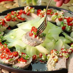 ยำหมูเด้งคะน้ากรอบ