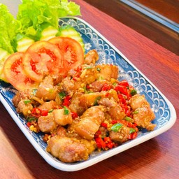 สามชั้นคั่วพริกเกลือ