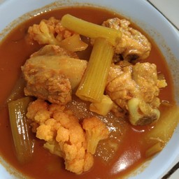 แกงส้มผักรวมซี่โครงหมู