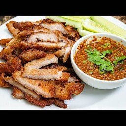 หมูทอดจิ้มเเจ๋ว