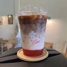 นมสตอรเบอร์รี่ลาเต้