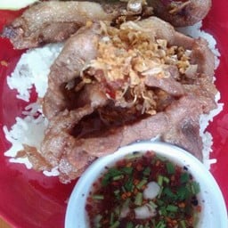 หมูทอดกะเทียมครึ่งแดดกอบรับประกันความอร่อยคะ