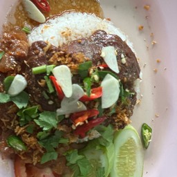 ข้าวหน้าเนื้อน่องลายตุ๋นยาจีน