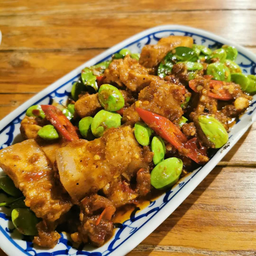 หมูสามชั้นผัดกะปิสะตอ