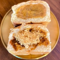 ขนมปังเลนิตา ปังปิ้งเตาถ่านไส้ทะลัก