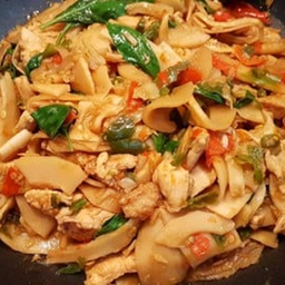 ผัดเผ็ดไก่หน่อไม้ดอง