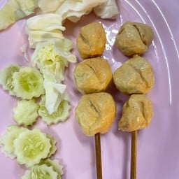 ร้านข้าวนาย..พุฒ&ลูกชิ้นทอดน้องเอริน