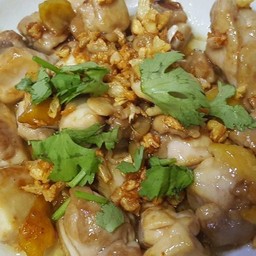 ไก่กระเทียมราดข้าว