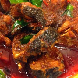 ผัดเผ็ดปลาดุกทอด