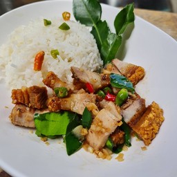 ข้าวหมูกรอบคั่วพริกเกลือ