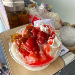 บิงซู สตอเบอร์รี่ เจลลี่ วิปครีม