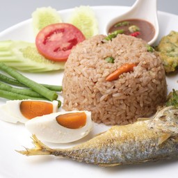 ข้าวผัดน้ำพริกปลาทู