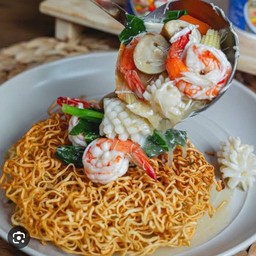 ราดหน้าเส้นมาม่า ทะเล