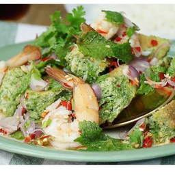 ยำชะอมชุปไข่ทอดกุ้งสด