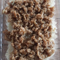 หมูสับกระเทียม ราดข้าว
