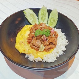 ข้าวหมูกระเทียมไข่ข้น