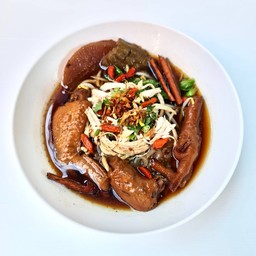 ก๋วยเตี๋ยวไก่น้ำข้นรุ่มรวย