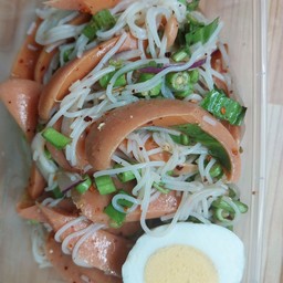 ยำขนมจีนไส้กรอก+ไข่