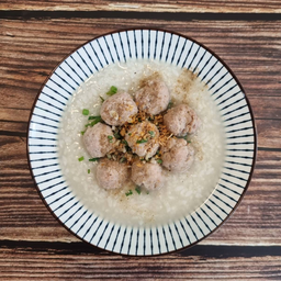 ข้าวผัดกะเพรา ข้าวต้มปลา ข้าวไข่เจียว สลัดโรล สวนสยาม